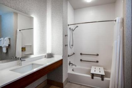 Holiday Inn Express & Suites Beloit - image 8