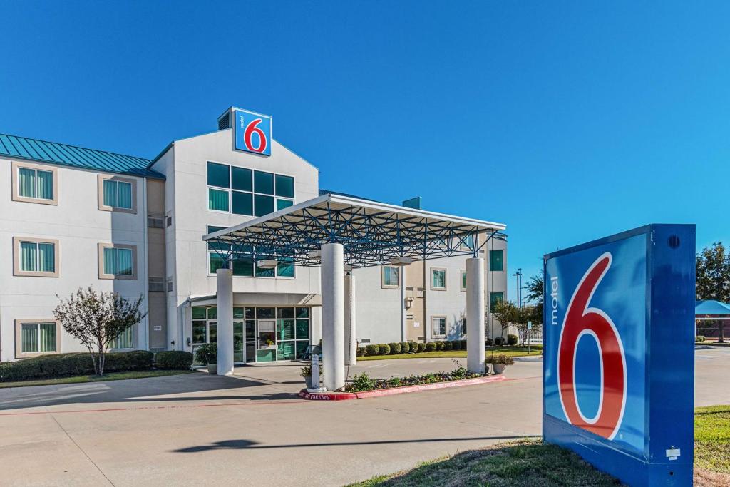 Motel 6-Benbrook TX - Fort Worth - main image