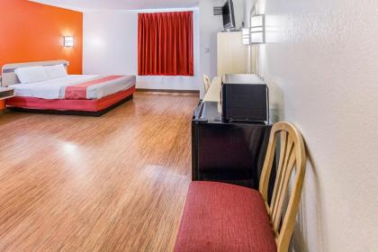 Motel 6-Benbrook TX - Fort Worth - image 14