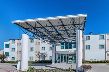 Motel 6-Benbrook TX - Fort Worth - image 4