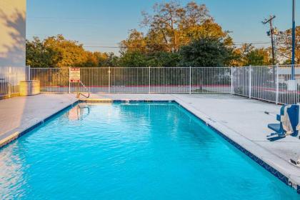 Motel 6-Benbrook TX - Fort Worth - image 9
