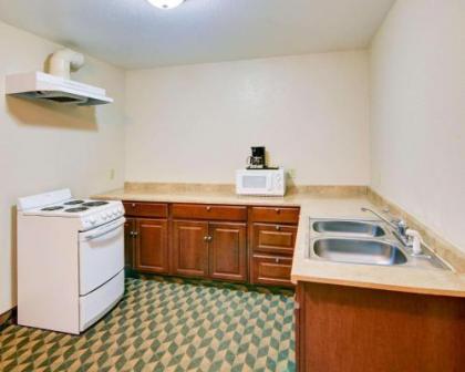 Comfort Suites Benbrook - image 10