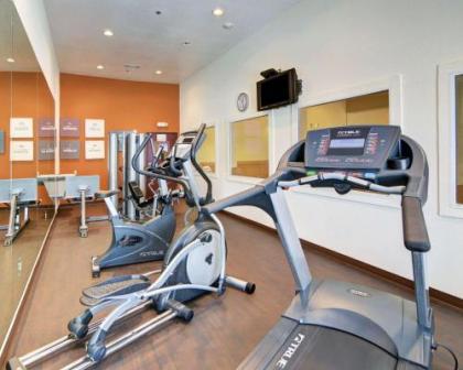 Comfort Suites Benbrook - image 12