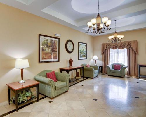 Comfort Suites Benbrook - image 5