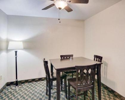 Comfort Suites Benbrook - image 6