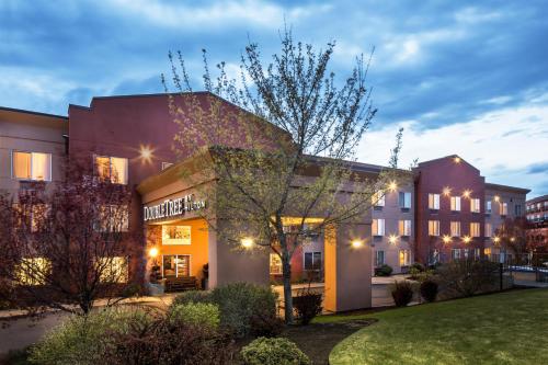 DoubleTree by Hilton Bend - main image