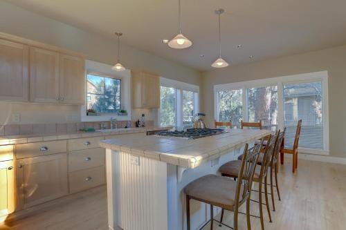 Big Pine-AC-3BR/2.5BA - main image
