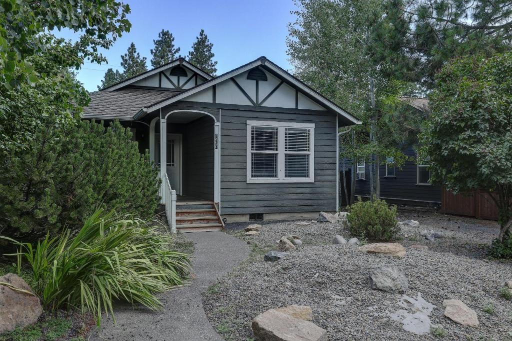 Huckleberry Cottage - main image
