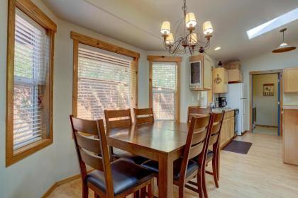 Huckleberry Cottage - image 13