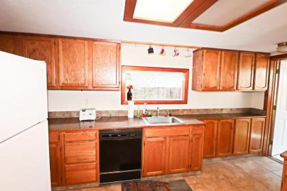 Historic Farmhouse on Bends Westside - image 12