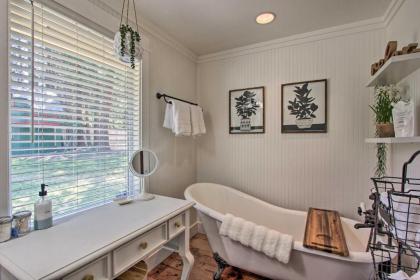 Bend Hideaway on 3 Acres with Decks and Fire Pit! - image 11