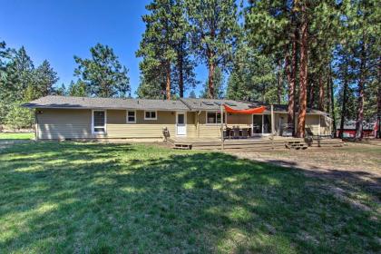 Bend Hideaway on 3 Acres with Decks and Fire Pit! - image 16