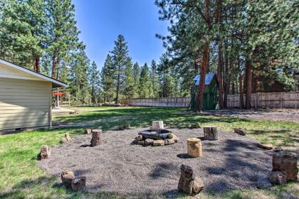 Bend Hideaway on 3 Acres with Decks and Fire Pit! - image 17