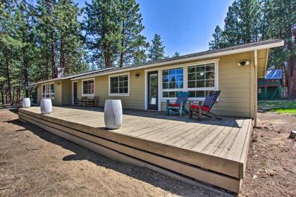 Bend Hideaway on 3 Acres with Decks and Fire Pit! - image 2