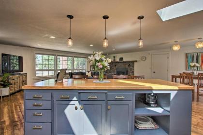 Bend Hideaway on 3 Acres with Decks and Fire Pit! - image 4