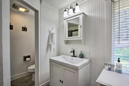 Bend Hideaway on 3 Acres with Decks and Fire Pit! - image 7