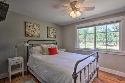 Bend Hideaway on 3 Acres with Decks and Fire Pit! - image 8