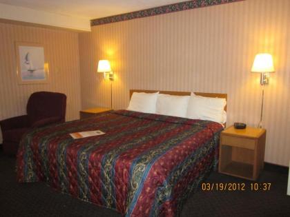 Howard Johnson by Wyndham Benton Harbor - image 12
