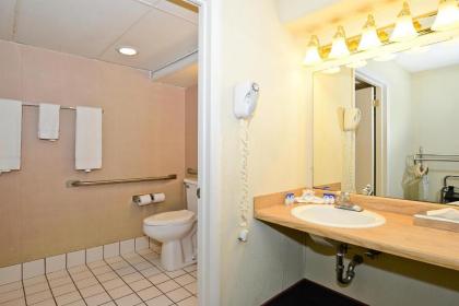 Howard Johnson by Wyndham Benton Harbor - image 4