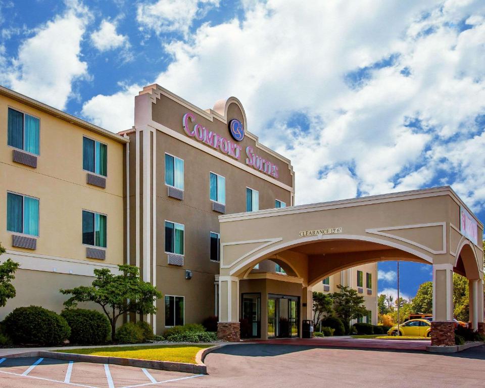 Comfort Suites Benton Harbor - St. Joseph - main image