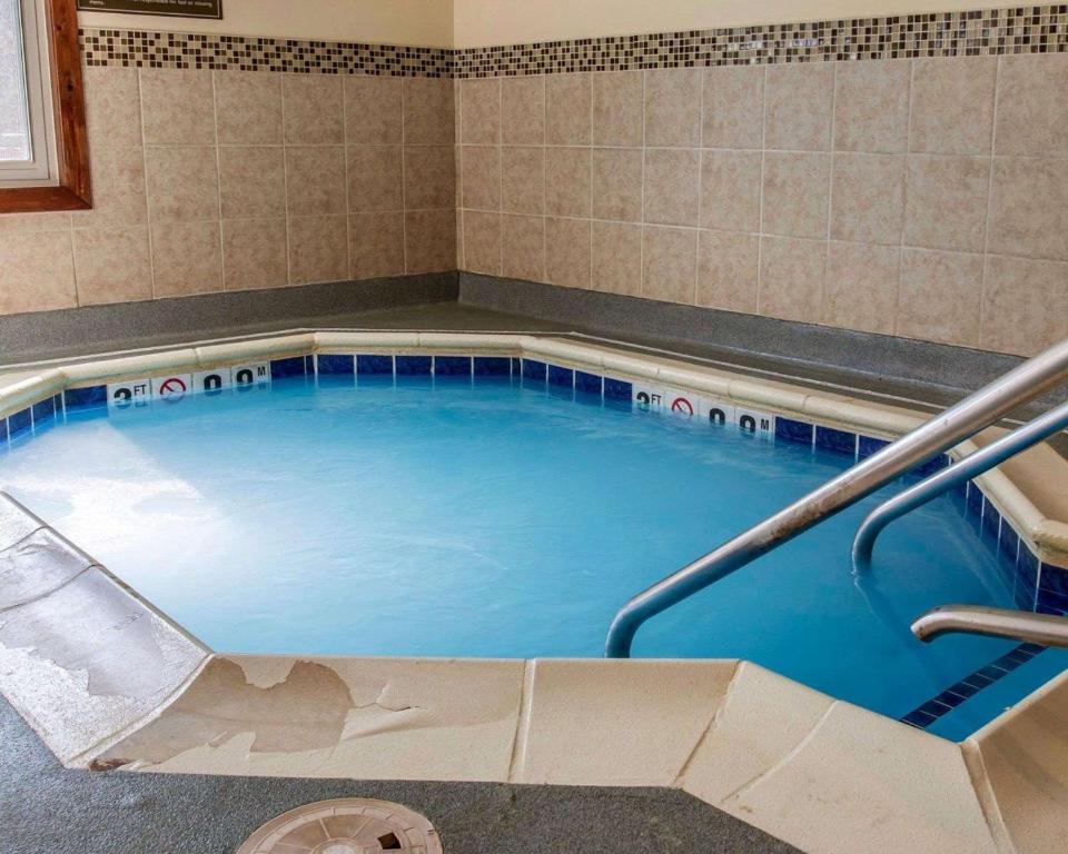 Comfort Suites Benton Harbor - St. Joseph - image 6