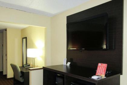 Quality Inn & Suites - image 11