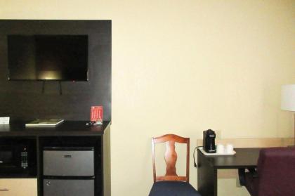 Quality Inn & Suites - image 9