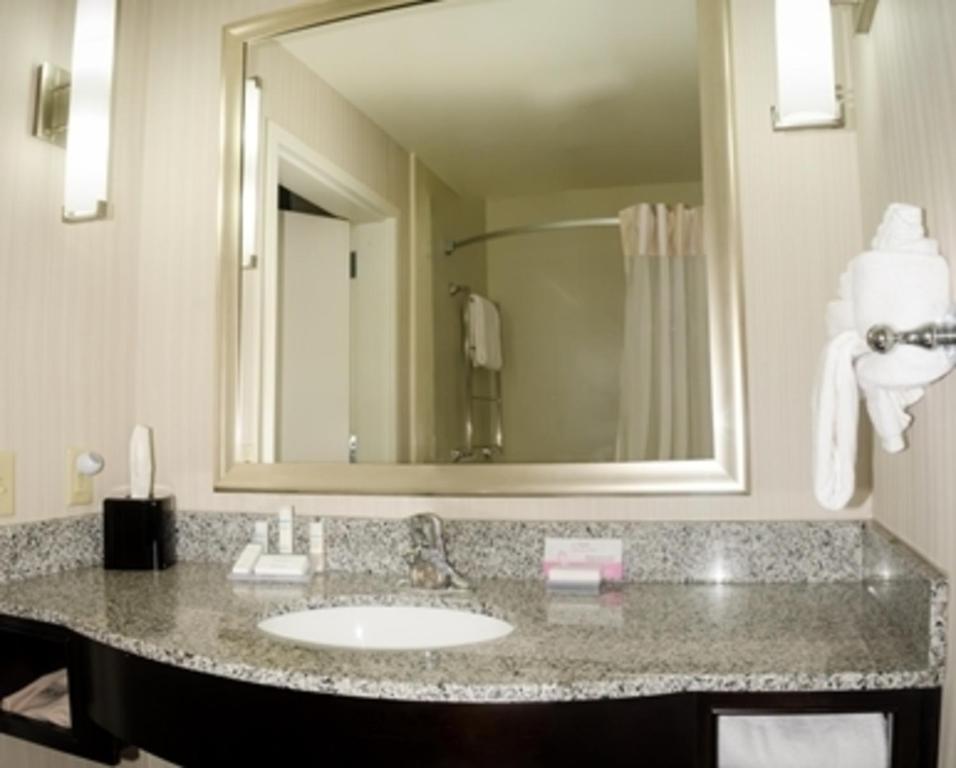 Hilton Garden Inn Benton Harbor - image 7