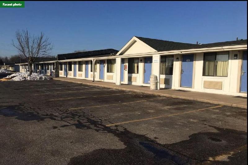 Travelodge by Wyndham Benton Harbor MI - main image