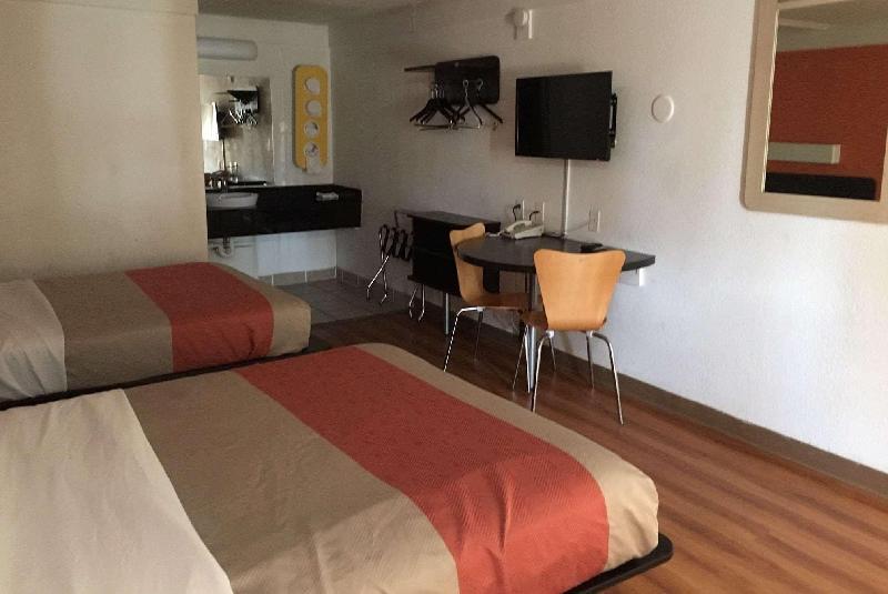 Travelodge by Wyndham Benton Harbor MI - image 2