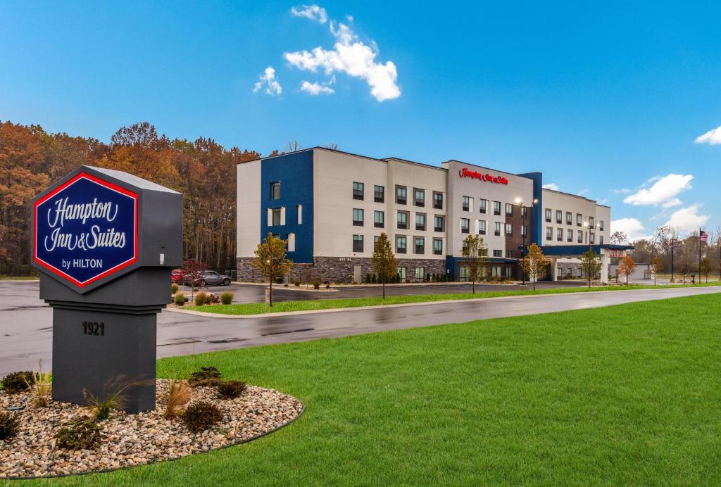 Hampton Inn & Suites Benton Harbor MI - main image