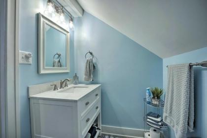 Apartment with Private Balcony and Shared Pool - image 15