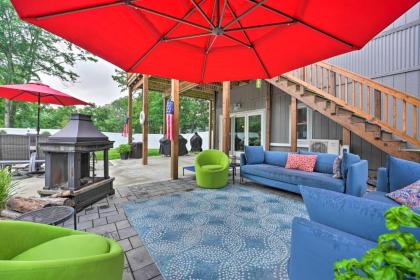 Apartment with Private Balcony and Shared Pool - image 3