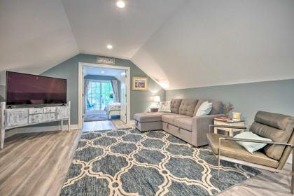 Apartment with Private Balcony and Shared Pool - image 4