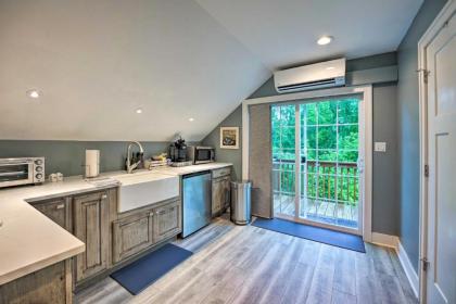 Apartment with Private Balcony and Shared Pool - image 6
