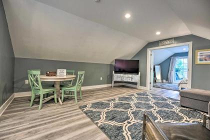 Apartment with Private Balcony and Shared Pool - image 9
