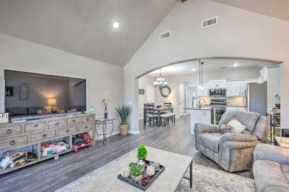 Upscale Pet-Friendly Townhome Private Patio in Johnson