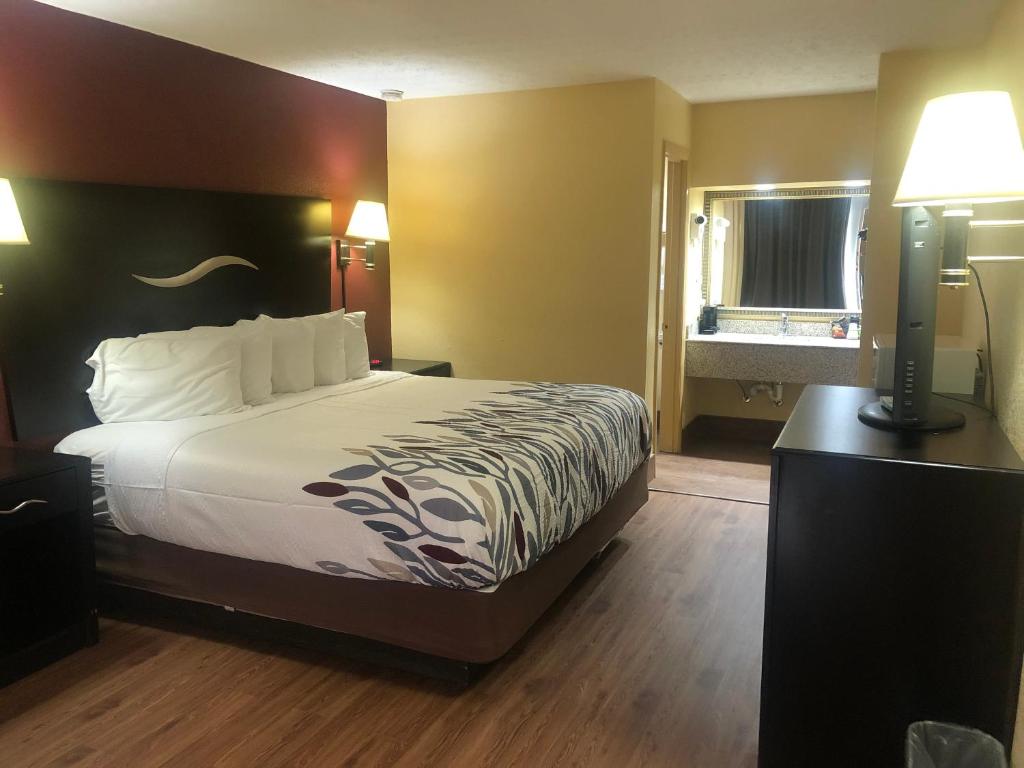 Red Roof Inn Berea - image 6