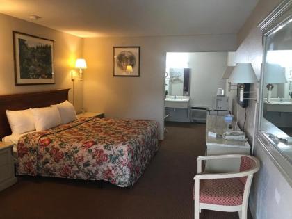 The Hometown Inn - image 10