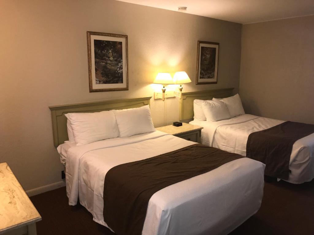 The Hometown Inn - image 4