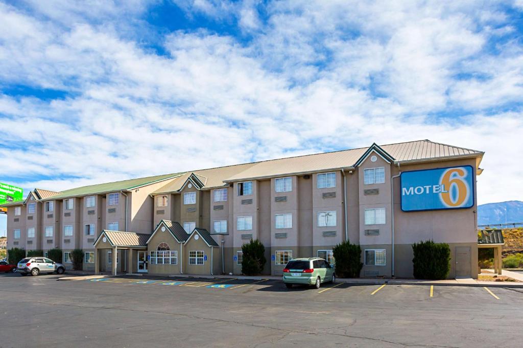 Motel 6-Bernalillo NM - main image