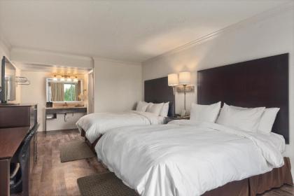 Fairway Inn - image 12