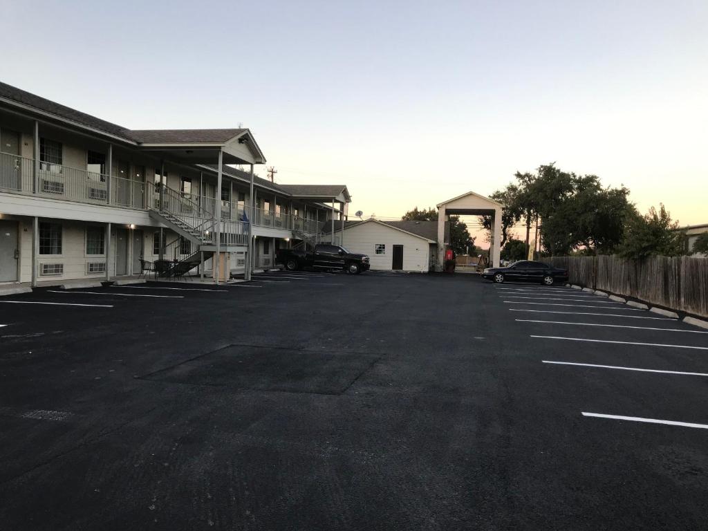 Cedar Creek Inn - image 3