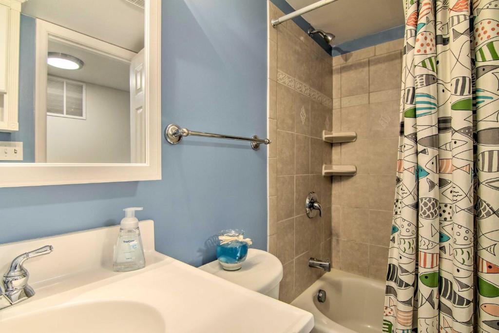Spacious Home Walk to Beach Shops and Dining! - image 2