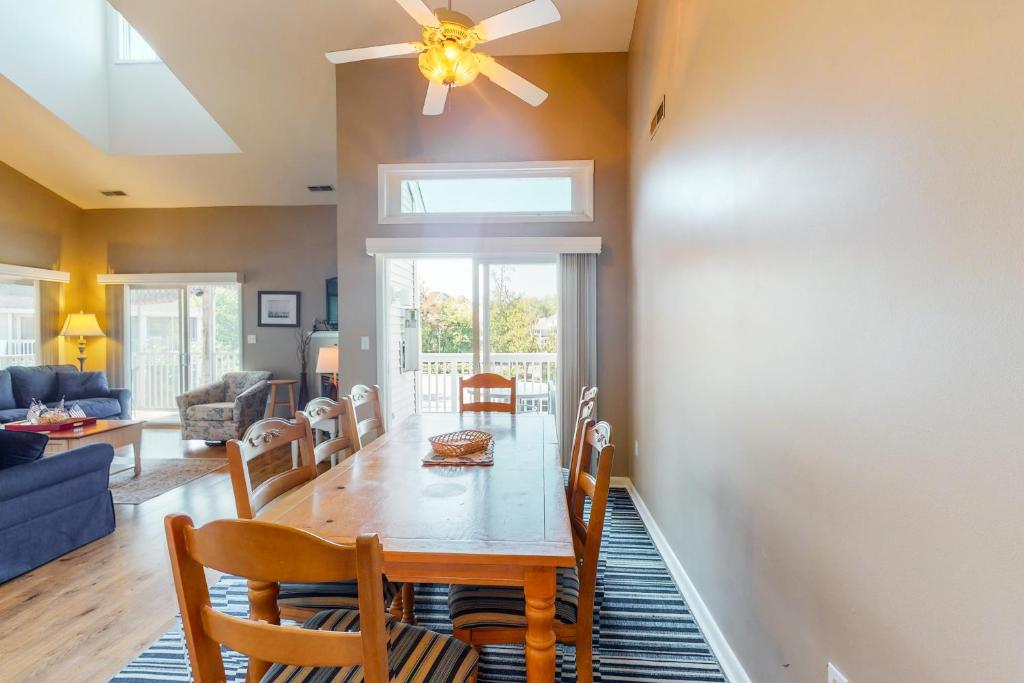 Sea Colony - 53071 Lakeshore - image 3