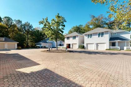 Sea Colony - 53060 Lakeshore - image 3