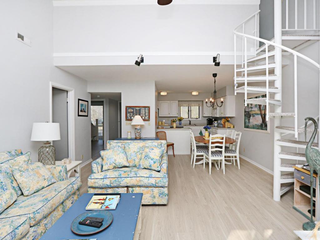 Sea Colony West Lake - image 4