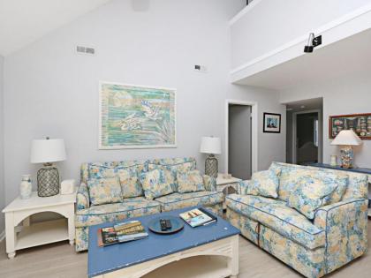 Sea Colony West Lake - image 5