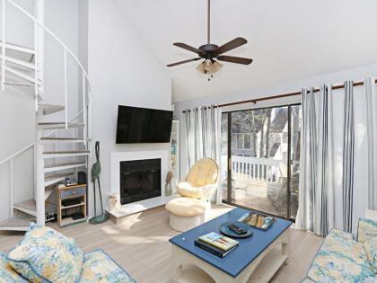 Sea Colony West Lake - image 8