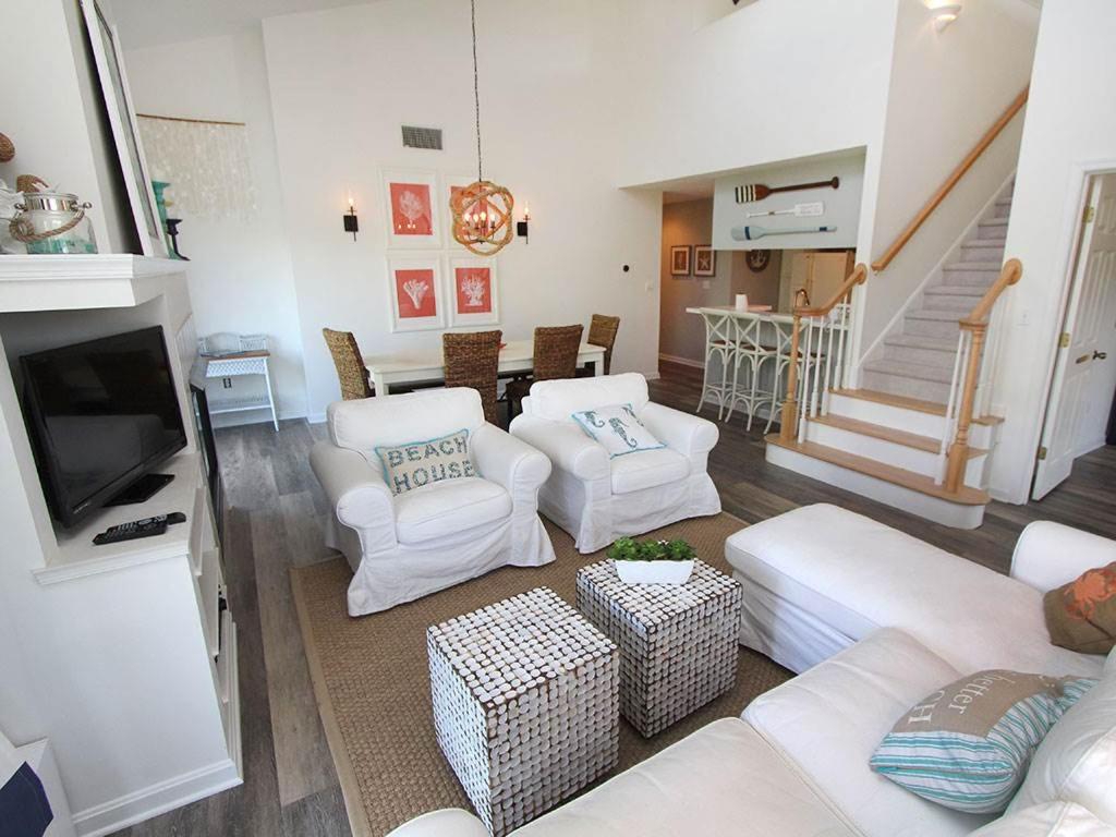 Sea Colony Pinewood - image 6